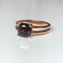 Load image into Gallery viewer, Rose Gold and Garnet Ring
